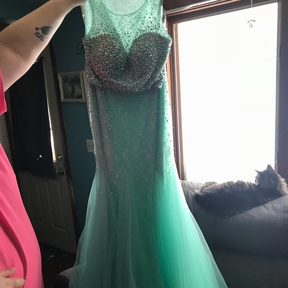 Prom dress - Picture 2 of 5